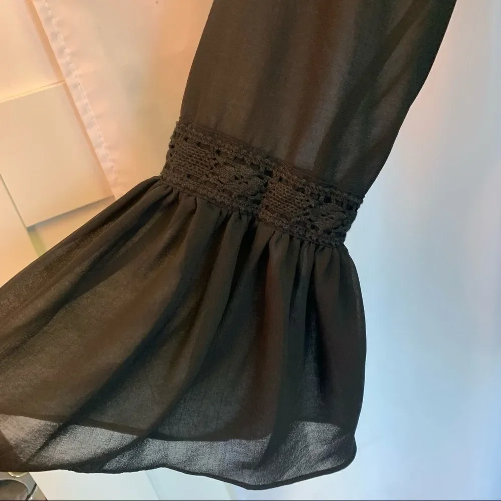 Diane Gilman Black long sleeve ruffle blouse Sz M